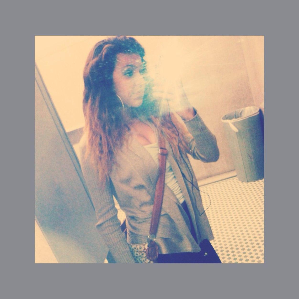 Follow this account pls : @queenseniaa_