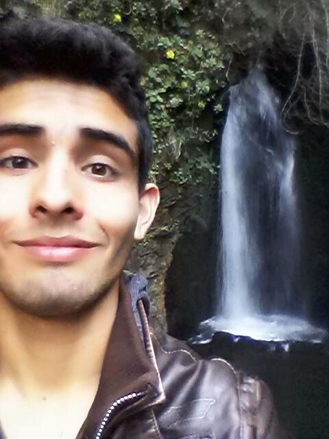 Alegre,baterista,amo a: Dios+familia+amigos+música. Trascender y ser feliz haciendo lo que me gusta y para lo que nací.