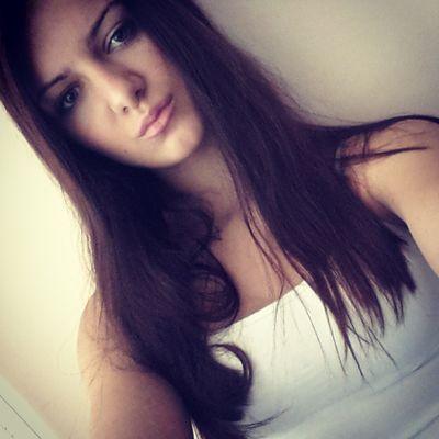 Love football,16 year-old 
Snap: emmym16    Follow back!        Insta:emmy_mh