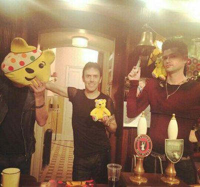 Una Scripttete más. | ¿Mis ídolos? TS y AVL #PrayForAvril
:c.#Papiduendes