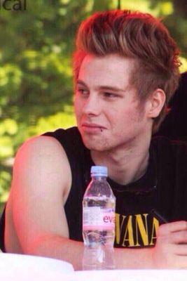 I swear I'm gonna date these hot boys in the band. Or maybe just one. Either of them would be fine.