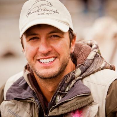 if you're as obsessed with Luke Bryan as I am, follow me and we can't gawk over him together @lukebryane3 — Instagram&Twitter