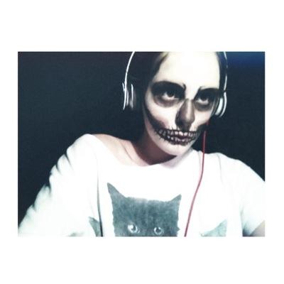 moksulo's profile picture. couture