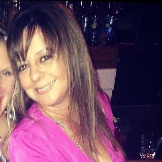 tracyb329's profile picture. 