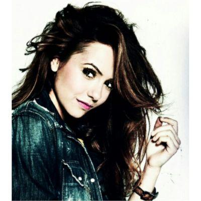 Eu preciso dizer isso uma vez. Você precisa ouvir isso. Eu te amo, Elena.– Damon