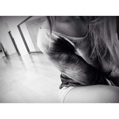 kikithesuicidal's profile picture. .