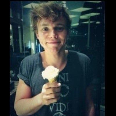 Account started 8-2-2014 ⠀⠀⠀⠀⠀⠀⠀⠀⠀please follow @punkrocklashton