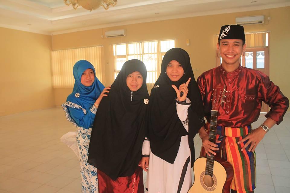 Penyeberang's profile picture. “Hiduplah kamu di dunia ini seakan-akan kamu adalah orang asing atau seperti orang yang sedang menyeberangi jalan.”