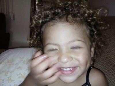 zeliapaes's profile picture. 