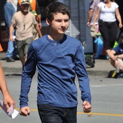 my mom is @OUAT_savioremma step mom is @swanqueenlife have new ice powers so thats cool PS im so fab my step dad is @kilianjone_hook #parody  #rp #musicismylife