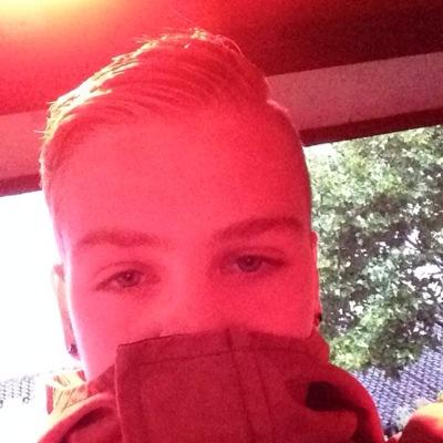 ben 16 jaar voetbal  bij dodewaard B1 insta _ikbenowen