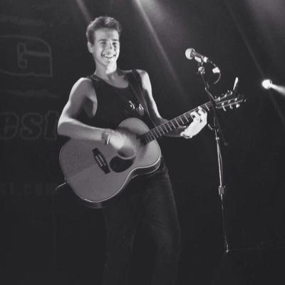 this is a free follow from @reallycarpenter go follow her, love you