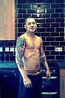 yoooo it's ash the bash here I'm 22 years of age and i like to keep myself fit and in shape I like all sorts of sports e.g cage fighting as I do love the sport