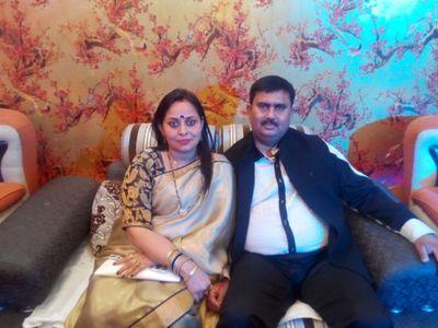 0535reena's profile picture. we feel young we live free