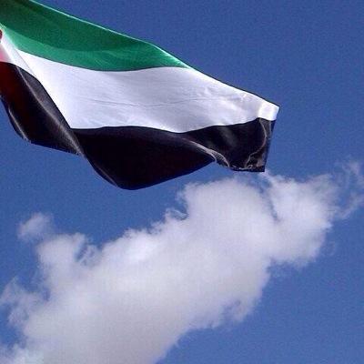 وان تغنّى الرّاعبي فوق الشجر
قلت ماينلام .. خلّوه امْعذور
ماحدٍ يشكي ويبكي م البطر
غير لي دولاب في كبده يدور