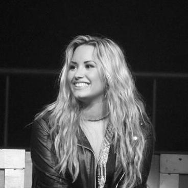 ~ 17 yo girl ~ lovatic ~ depression ~ cutting ~