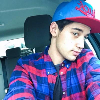 Kian Lawley, Janoskians & Justin Bieber are my loves. Ariana Grande is my queen & Luke Brooks is my king. One Direction forever, 5SOS, O2L, Lana