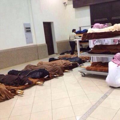 قال الرسول صلى الله عليه وسلم « من شهد الجنازة حتى يصلي عليها فله قيراط ، ومن شهدها حتى تدفن فله قيراطان » قيل وما القيراطان ؟ قال : « مثل الجبلين العظيمين »