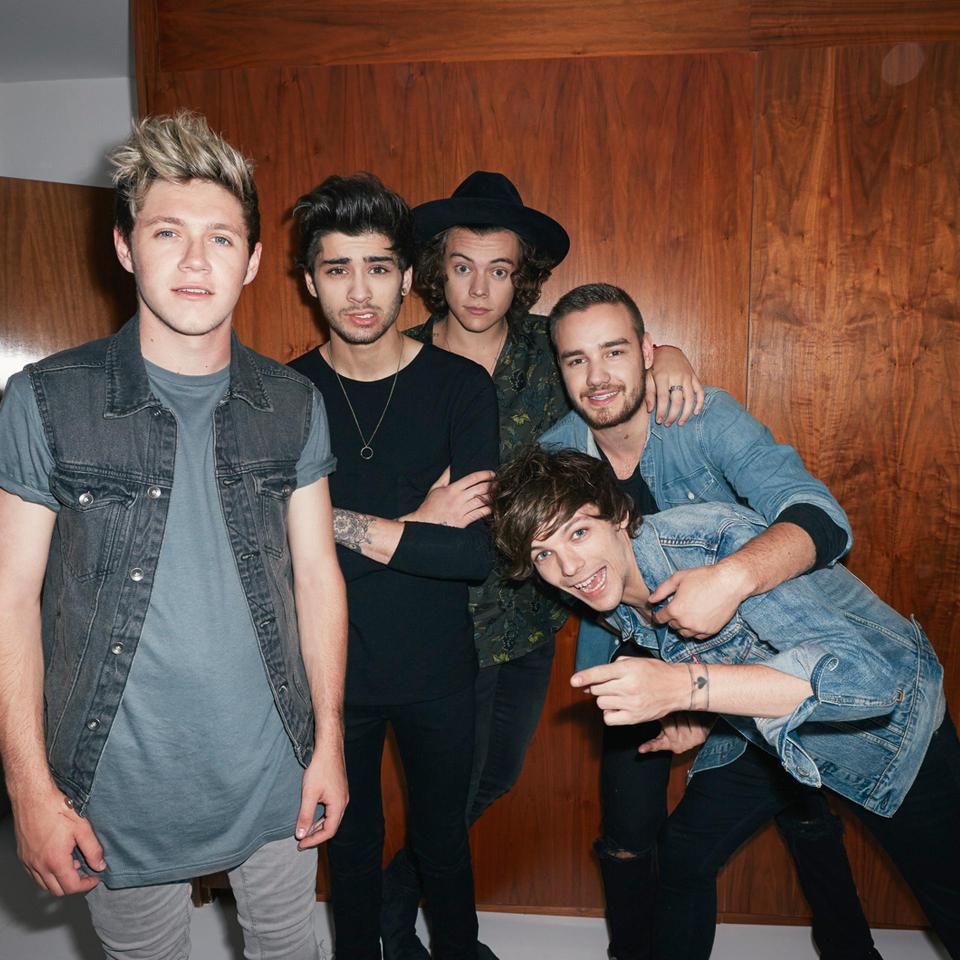 I love One Direction & 5SOS soo much!!!!  4.7.2014 *O* Harry Styles#1❤️ Please follow meee Harry!!! :(  ❤️          Fireproof*o*