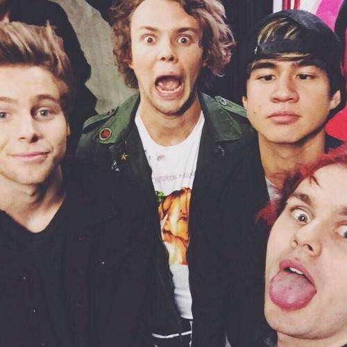 atsinki_krista's profile picture. Finland  5sos♥