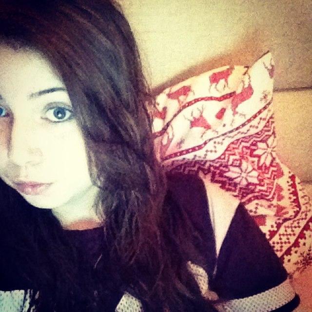 Hi im sophie i like turtles fish i want to be a marine biologist im pretty weird but love to have a laugh an just have fun