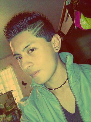 soy al quien buscas para hacerte feliz (:              [[solo dejate querer]]. PARA UNA DAMA, UN CABALLERO.Ü.