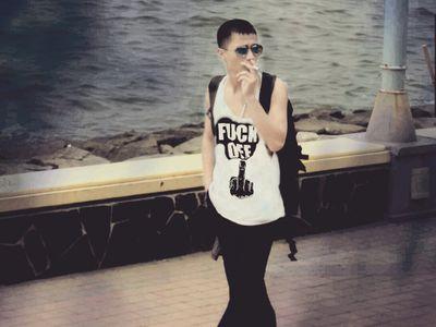 Bon_Vas's profile picture. What do you see?