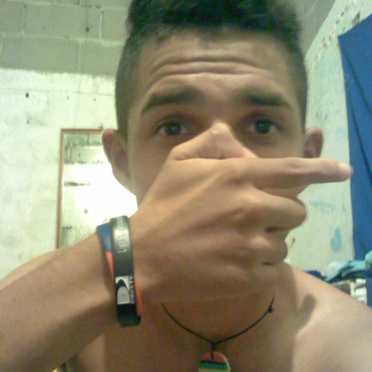 cantante/compositor/jugador de futbol y simpatico #LAMAGIAMUSICAL