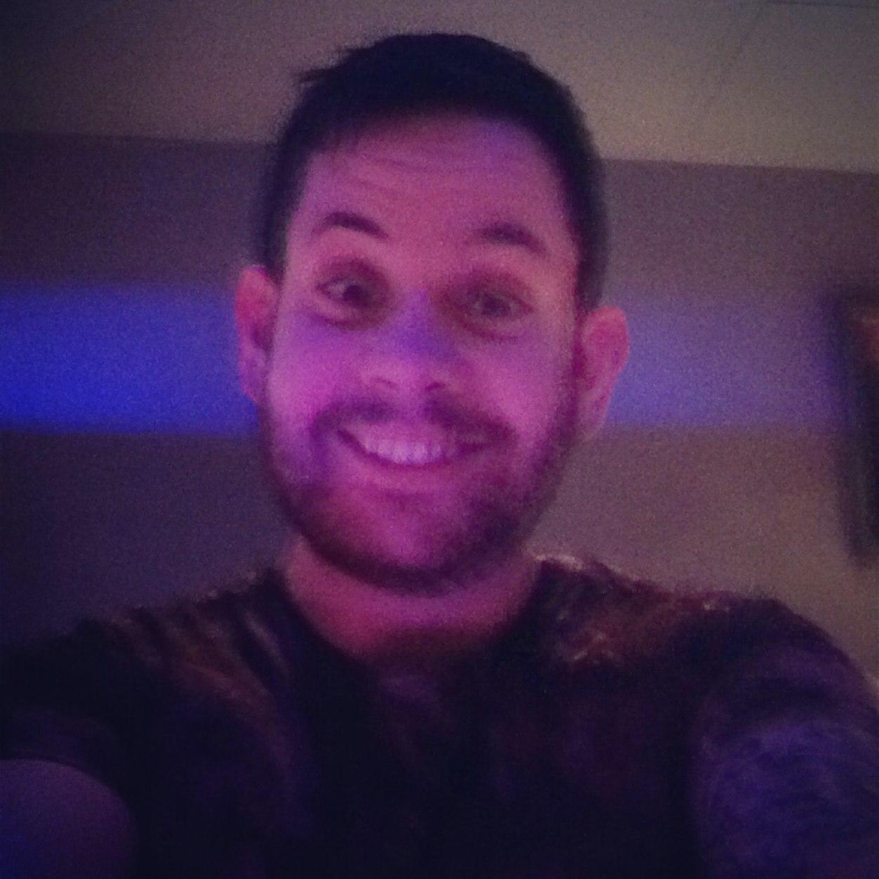 Gooner, chef, married, tattooed! Im a white trash millionaire