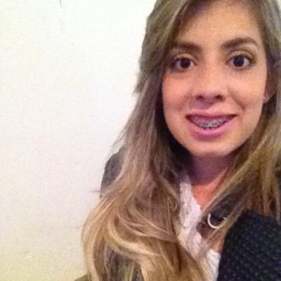 estressada, preocupada, instável, carinhosa, dedicada, interessante, esperta, amorosa, focada, desconfiada, distraída, desastrada, cuidadosa, estranha.