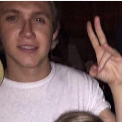 pls follow @90sftirwie bc goals thx!! sorry if u already follow her ;0