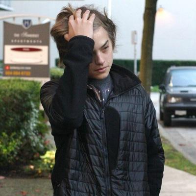 my friends are bailey, woody, london and maddie. my twin brother is cody. i go to school on a ship. taken by @ItsAbbeyJensen