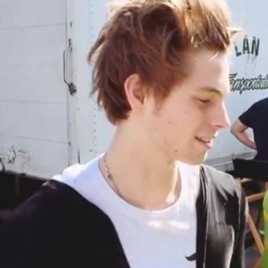 follow @luvdiscluke please !! :D