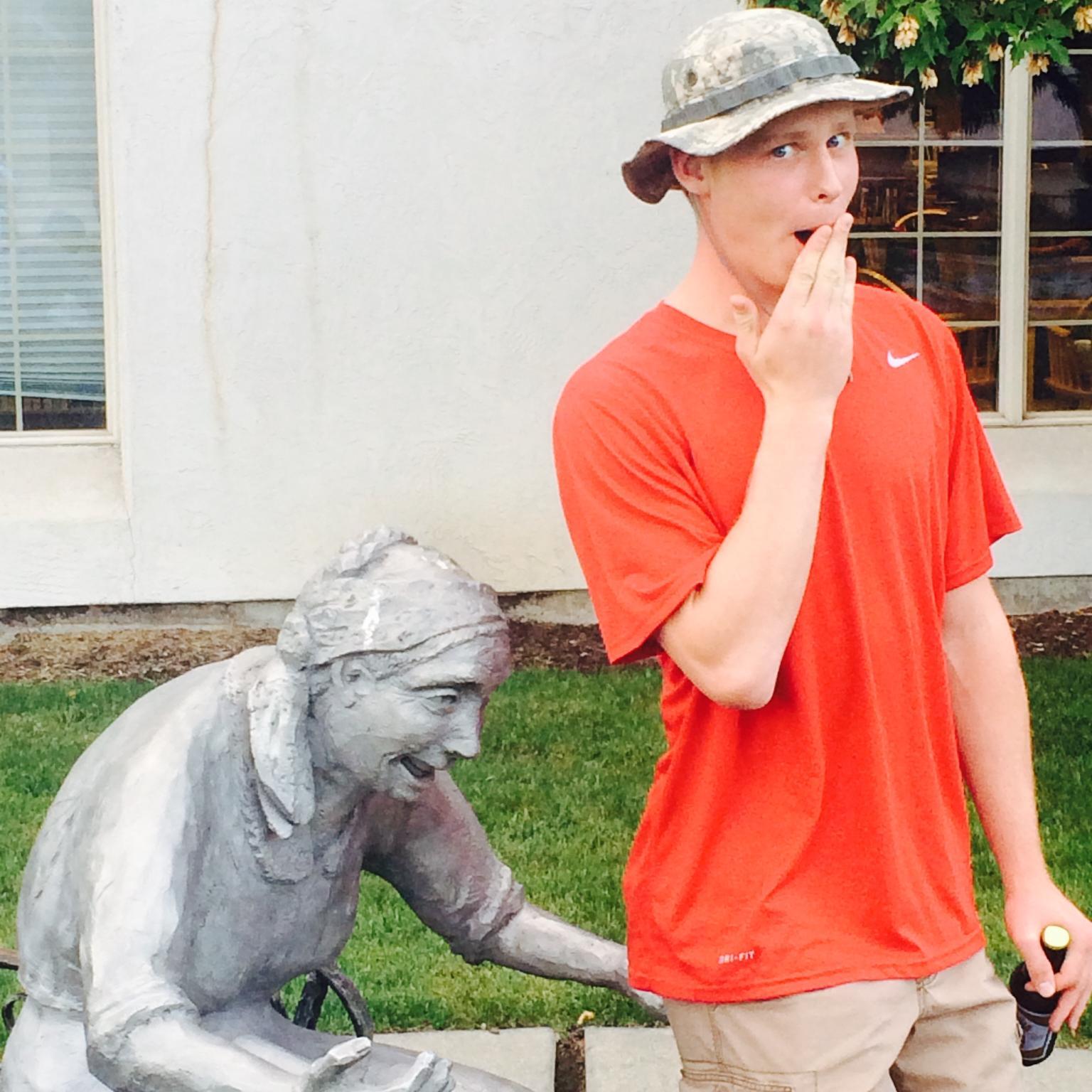 LaskoThadeus's profile picture. I'm really steppin up my game, these bitches gotta start paying me for this.  Can't get no more free Randy!