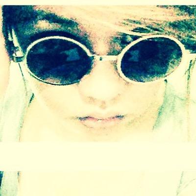 Psychology student A dreamer and a believer
•baby Im a bitch dressed in a daydream. so don't dare mess with me.