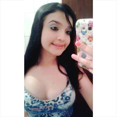 È linda como a barbie, e fuma como o bob marley, rs