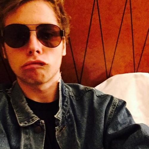 Follow @ww_5sos for 5sos updates