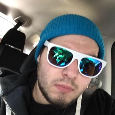 21,Graphic Design Major. Lead Creative Director of @SoaRGaming Music runs my life. Purchase Design Stuff Here http://t.co/09hRMJSkU4 Bestie @Kiick_Ash