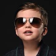 Free1sites's profile picture. أن تضيء شمعة صغيرة خير لك من أن تنفق عمرك تلعن الظلام