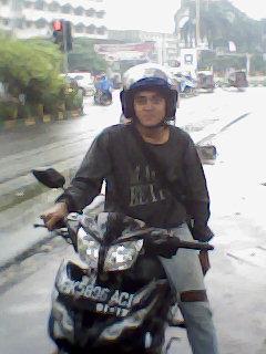 Pernah menjadi pemain Bandrek.FC