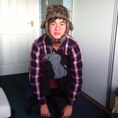 follow @ershtonhemwings ❤️pleaseeeeeee