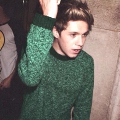 ✨ Someday you will meet your idols and get their follows ✨ Please follow @80sftlarry because I gave you a free follow ❤️