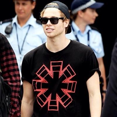 PLEASE FOLLOW @lostbxyniall & @5sauceImaqines ilysm