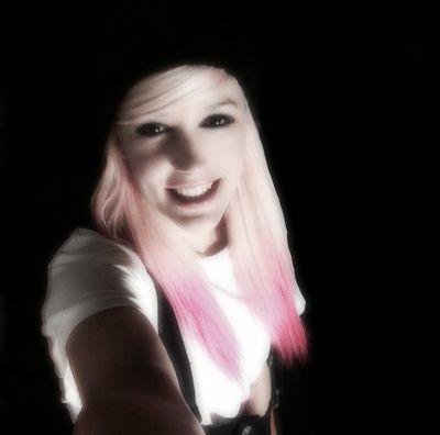 adoptadadealba. unadelaspatatasdealba.✌
210414 ♡ «Con Alba, siempre.» 
«'Sweet California'. Dos palabras, quince letras y mi felicidad entera.»
