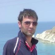 VeOzgur's profile picture. 2 kelimeyi biraraya getiremiyen yövmiyeli senarist