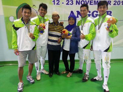 -)-- fencing