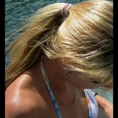 maelenton's profile picture. Reggae loving summer girl #onelove