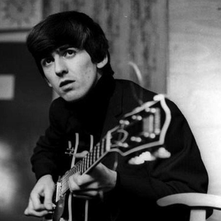 The Beatles/George Harrison/David Bowie/Blur/Arctic Monkeys/A hero can be anyone.ってカッコいい/HARIBOうまいうますぎる
Londonにいます