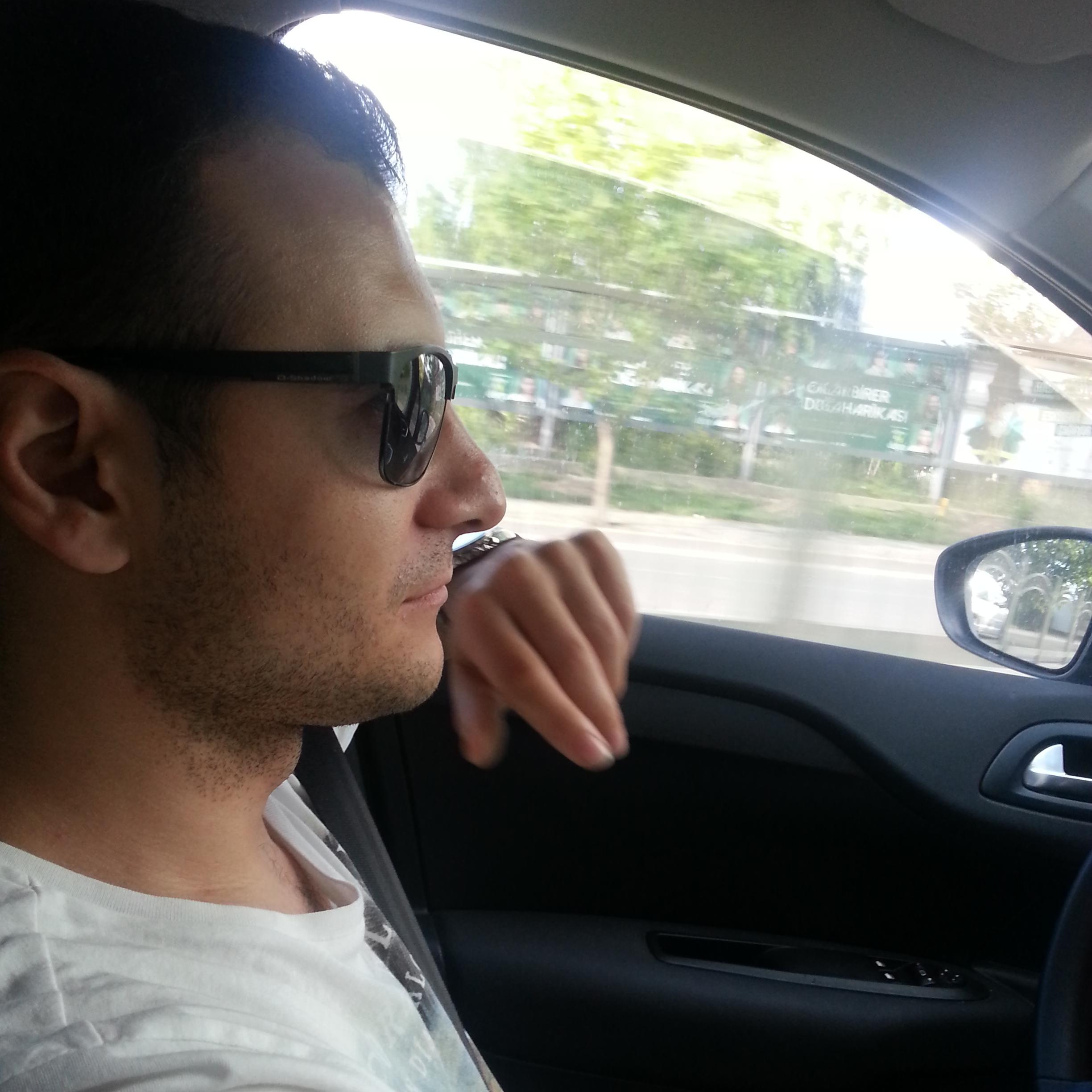 volkanbagran's profile picture. yazmaya değer abidik gubidik bi söz bulamadım