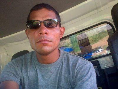 beltran_guerra's profile picture. A veces podemos pasarnos años sin vivir en absoluto, y de pronto toda nuestra vida se concentra en un instante. Oscar Wilde